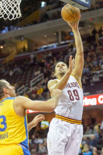 Lou Amundson, uno de los que trata de ganarse a base de trabajo un huevo en la rotación de los nuevos Cavaliers.