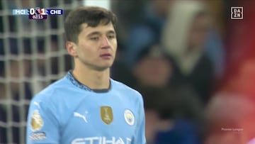 El defensa de 40M€ de Guardiola la pifia y regala un gol en el 2′: ver para creer