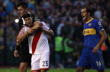 En los últimos minutos del superclásico del 15 de mayo de 2011  Almeyda jugador de River Plate y Clemente Rodríguez fueron expulsados ambos con tarjeta roja directa, después de una escandalosa discusión. El jugador de River siguió fuera de control camino del vestuario provocando a los seguidores de boca besándose la camiseta y hasta empujó a los policias que le sacaban del terreno de juego. 