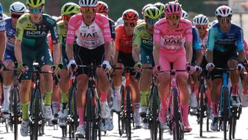 Rome (Italy), 26/05/2024.- Slovenian rider Tadej Pogacar of Uae Team Emirates (R) during the 21st and last stage of the Giro d'Italia 2024 cycling tour, in Rome, Italy, 26 May 2024. (Ciclismo, Italia, Eslovenia, Roma) EFE/EPA/GIUSEPPE LAMI
