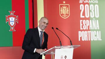 Luis Rubiales durante su comparecencia tras suscribir el viernes 4 de junio en Madrid el acuerdo de ratificaci&oacute;n para optar a la organizaci&oacute;n de la Copa Mundial de la FIFA en el a&ntilde;o 2030 con el presidente de la Federaci&oacute;n Portu