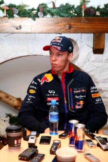 Daniil Kvyat con los medios de comunicación en la pista de esqui Snozone en Milton Keynes 