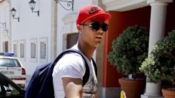 Cristiano Ronaldo, a su llegada ayer a la concentración de Portugal en Óbidos.