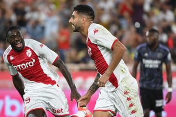 Monaco's French midfielder Youssouf Fofana (L) and Monaco's Chilean defender Guillermo Maripan (C) during the French L1 football match between AS Monaco and Olympique Lyonnais at the Louis II Stadium (Stade Louis II) in the Principality of Monaco on September 11, 2022. (Photo by CHRISTOPHE SIMON / AFP)