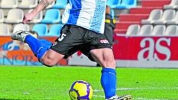 <b>CONTINUIDAD. </b>Abraham Paz jugará ante el Rayo su partido 50 con el Hércules y renovará.