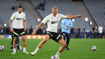 El delantero noruego robó todos los reflectores en el entrenamiento previo del Manchester City a la final de Champions League ante el Inter.