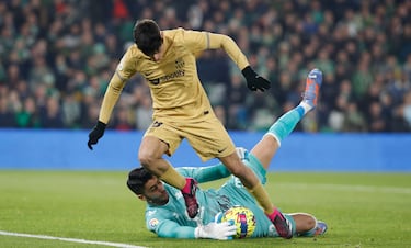 Rui Silva, sale ganador en el mano a mano con el centrocampista del Barcelona, Pedri.