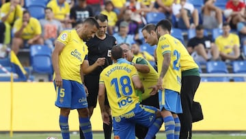 Javi Castellano, atendido tras el choque durante el &uacute;ltimo partido.