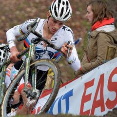 Van der Poel y Van Aert certifican el dominio del ciclocrós en las pruebas de ruta