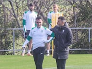 130326 Entrenamiento del Córdoba CF (Iván Ania hablando con Diego Bri)