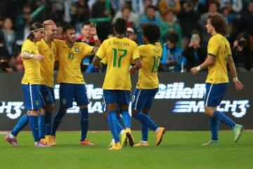 BEIJING, CHINA - OCTOBER 11:  Diego Tardelli (2nd Left) of Brazil celebrates after scoring the first goal during Super Clasico de las Americas between Argentina and Brazil at Beijing National Stadium on October 11, 2014 in Beijing, China.  (Photo by Feng Li/Getty Images)
