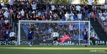 Aprobados y suspensos del Racing en Elda: Arana se reivindica