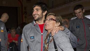 Ricky Rubio junto a su madre, Tona Vives.