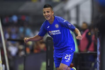 Roberto Alvarado, el jugador de Cruz Azul también suena para llegar a Europa, por ellos 'El Piojo' mantiene su nivel y también es uno de los titulares en la Selección Mexicana. 
