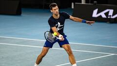 Novak Djokovic of Serbia in action during a practice session ahead of the Australian Open at Melbourne Park in Melbourne, Friday, January 14, 2022. (AAP Image/Diego Fedele) NO ARCHIVING
 AAPIMAGE / DPA
 14/01/2022 ONLY FOR USE IN SPAIN