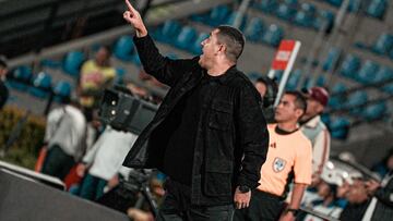 Aquivaldo Mosquera defendió a Efraín Juárez por sus celebraciones en el banquillo de Atlético Nacional.