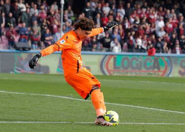 Guillermo Ochoa repite la dosis con siete atajadas en la Serie A