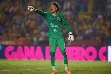 El arquero azteca jugó ocho años en Europa, en 2011 llegó a Francia con el Ajaccio, posteriormente militó en el Málaga, Granada y Standard Lieja. Apenas hace unas semanas fichó por el América, club donde debutó como profesional en México.