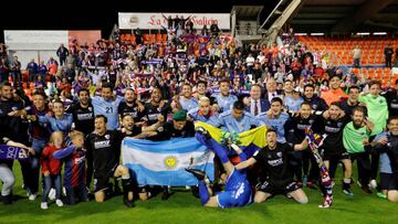 El Huesca celebra el ascenso.