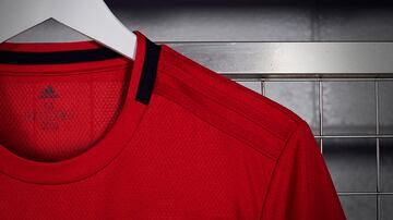 El jersey adidas conmemorativo de Manchester United, en imágenes