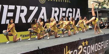 Fuerza Regia arma fiesta en su presentación oficial