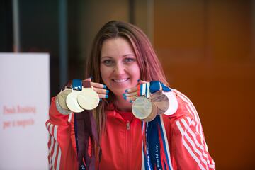 La mallorquina compiti¨® en los Juegos Ol¨ªmpicos de Beijing y R¨ªo de Janeiro y qued¨® subcampeona en el mundial de Barcelona (2013), aunque consigui¨® sus mejores resultados en piscina corta, con un oro y un bronce en los mundiales de Estambul, dos platas (2010 y 2011) y dos bronces (2011) en los campeonatos de Europa. Melani dej¨® el deporte de ¨¦lite en 2024 a los 35 a?os.