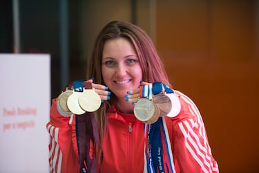 La mallorquina compitió en los Juegos Olímpicos de Beijing y Río de Janeiro y quedó subcampeona en el mundial de Barcelona (2013), aunque consiguió sus mejores resultados en piscina corta, con un oro y un bronce en los mundiales de Estambul, dos platas (2010 y 2011) y dos bronces (2011) en los campeonatos de Europa. Melani dejó el deporte de élite en 2024 a los 35 años.