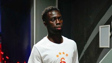 Davinson Sánchez en un partido de Galatasaray.