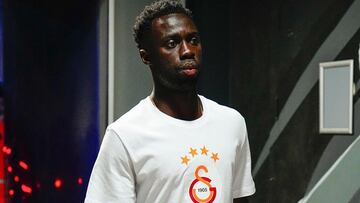 Davinson Sánchez en un partido de Galatasaray.