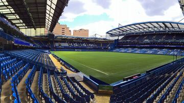 El Stamford Bridge es un estadio de fútbol en el distrito de Hammersmith y Fulham, en Londres, Inglaterra, y es el hogar del Chelsea Football Club. El estadio se encuentra ubicado en el área urbana de Walham Green y es apodado como The Bridge por los seguidores del club. La capacidad del estadio es de 41.837 espectadores, lo que lo convierte en el octavo estadio con mayor capacidad de la Premier League y en el tercero con mayor capacidad de Londres, solo por detrás del Estadio de Wembley y del Emirates Stadium.