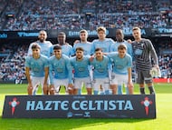 La alineación titular del Celta posa en los prolegómenos del partido contra el Valencia en Balaídos.