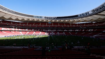 Entrenamiento de los Miami Dolphins en el estadio Metropolitano de Madrid, antes de su enfrentamiento ante los Washington Commanders, el próximo domingo en el estadio Santiago Bernabéu. EFE/ SERGIO PEREZ
