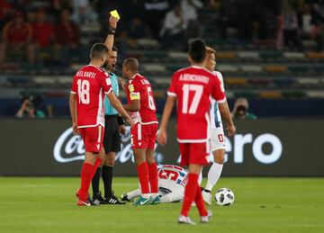 Soccer Football - FIFA Club World Cup - CF Pachuca vs Wydad AC - Zayed Sports City Stadium, Abu Dhabi, United Arab Emirates - December 9, 2017 Wydad’s Brahim Nakach is shown a second yellow card by referee Ravshan Irmatov and is consequently sent off REUTERS/Amr Abdallah Dalsh
