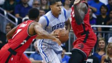 Tobias Harris ante Kyle Lowry y Anthony Bennett.