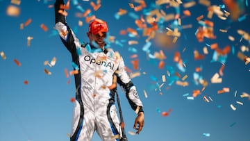 Álex Palou celebra su victoria en Long Beach.