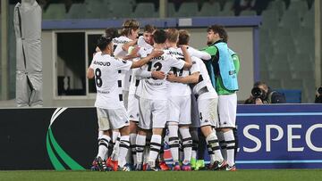 El Gladbach celebra el pase a octavos ante la Fiorentina.