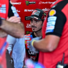 ‘Dientes’ de Pecco a la cámara desde el box tras su 17º