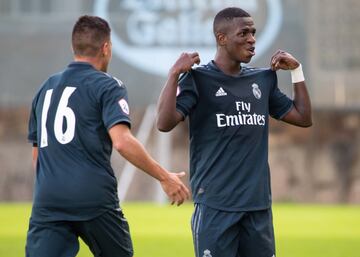 Vinicius Junior anotó un golazo de falta por la escuadra para poner el empate en el marcador.