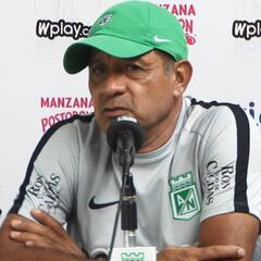 Pompilio Páez: "Lo importante es que el profe dirige los entrenos"