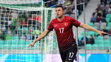Turquía le saca partido a la puntería de Burak Yilmaz