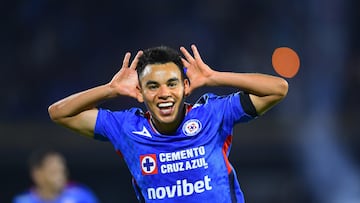 Carlos Rodriguez celebrates his goal 3-2 of Cruz Azul during the quarter-final second match between Cruz Azul and Guadalajara as part of the Liga BBVA MX, Torneo Apertura 2025 at Olimpico Universitario Stadium, on November 30, 2025 in Mexico City, Mexico.