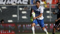 Futbol, Colo Colo vs Universidad Catolica
 Quinta fecha, campeonato de Clausura 2016/17
 El jugador de Universidad Catolica German Lanaro controla el balon durante el partido de primera division contra Colo Colo disputado en el estadio Monumental de Santi