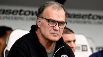 “Si no aceptan lo que vamos a hacer, pueden irse a hacer otra cosa”, Bielsa a los jugadores del Leeds, en su primera charla.