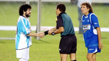 Diego Maradona no olvida a los grandes futbolistas que surgieron al tiempo que &eacute;l, y en redes sociales hizo saber que el M&aacute;gico G&oacute;nzalez fue uno de los mejores.