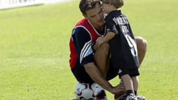 <b>CON MORIENTES JUNIOR. </b>Morientes estuvo entrenando con sus hijos ya que no estaba convocado para el partido de ida de la Supercopa.