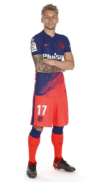 Daniel Wass posa con la segunda equipación. 