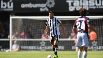 Kiko Olivas se retiró en el inicio del segundo tiempo ante el Levante UD.