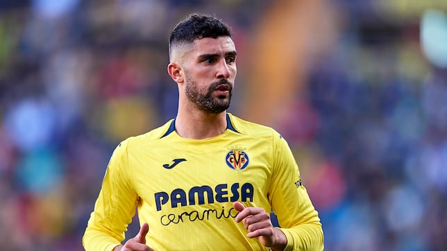 Álvaro González gana enteros para reforzar la defensa