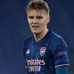 Saka mantiene vivo al Arsenal