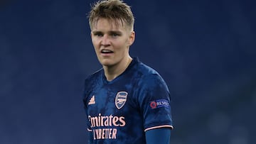 Saka mantiene vivo al Arsenal